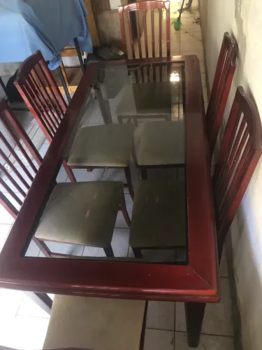 Mesa com seis cadeiras 