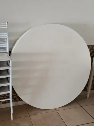 12 tampões MDF; e 100 cadeiras