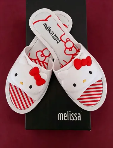 Chinelo hello Kitty branco tamanho 35