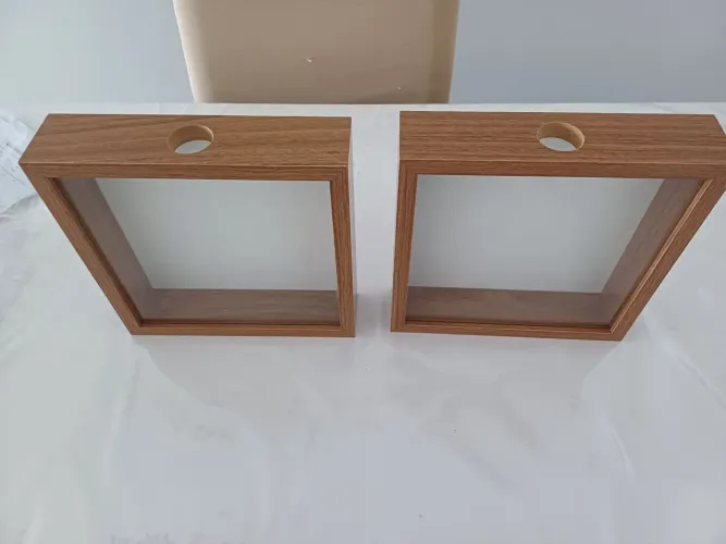 2 porta- rolhas de  vinho 