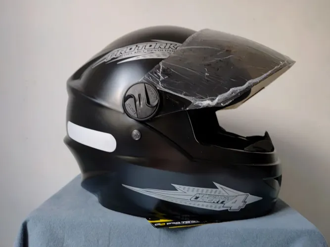 Promoção Capacete Novo, Tamanho 60 viseira fumê