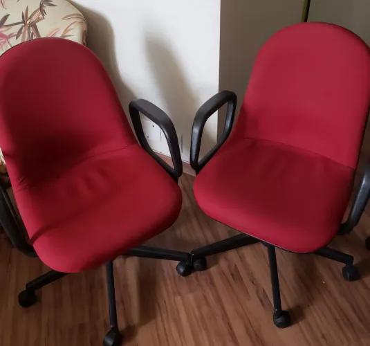 3 Cadeiras Executivas Giratórias com Braço - R$ 500