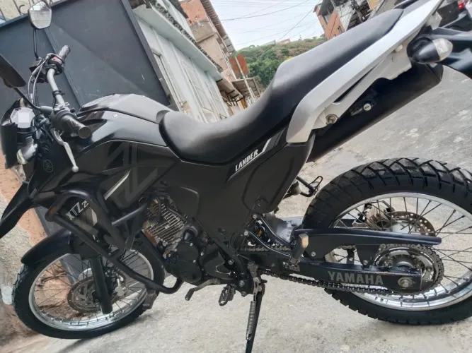 XTZ lander 250 em ótimo estado de conservação.