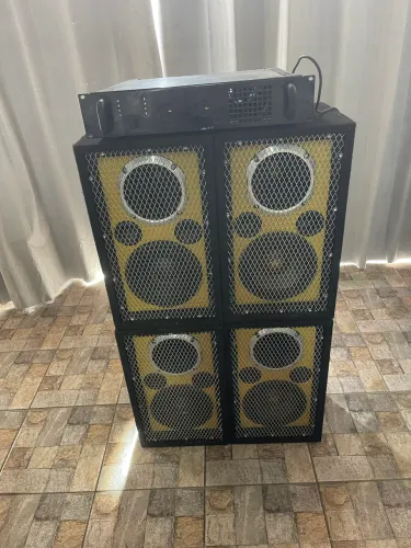 Sistema de som caixas e amplificador  