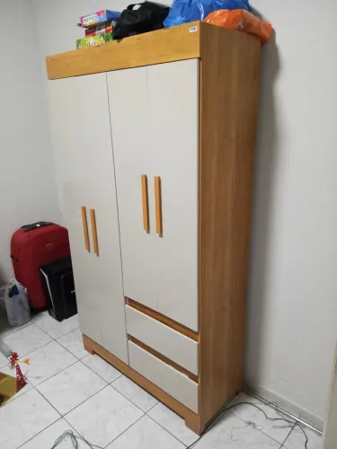 Guarda roupas de solteiro