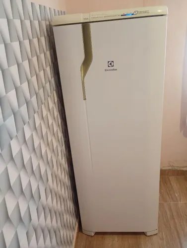 Geladeira Electrolux funcionando perfeitamente e gelando muito 