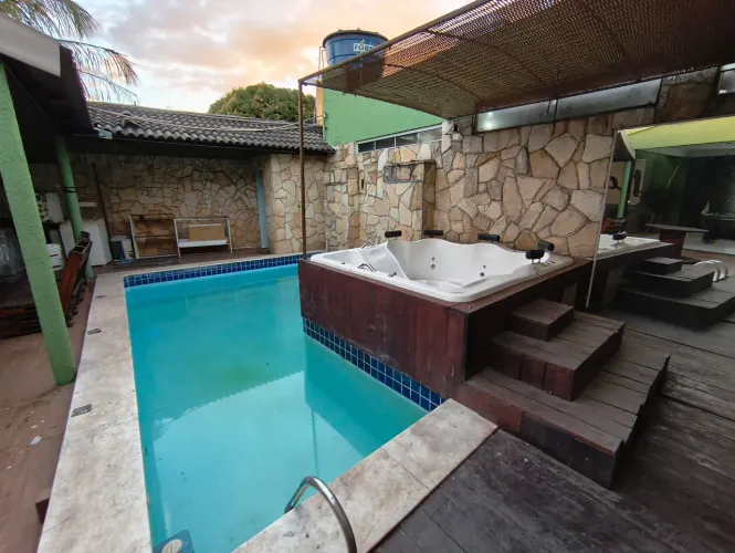 Casa mobiliada com 2 suítes + área de lazer. Energia inclusa no aluguel