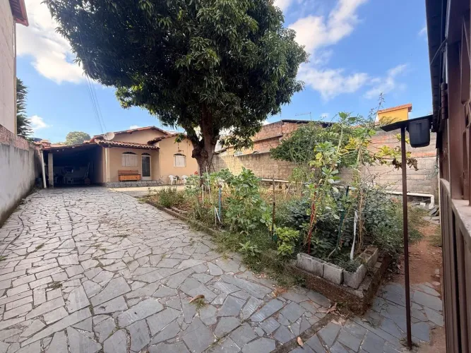Casa para Venda em Contagem, Linda Vista, 2 dormitórios, 1 banheiro, 4 vagas