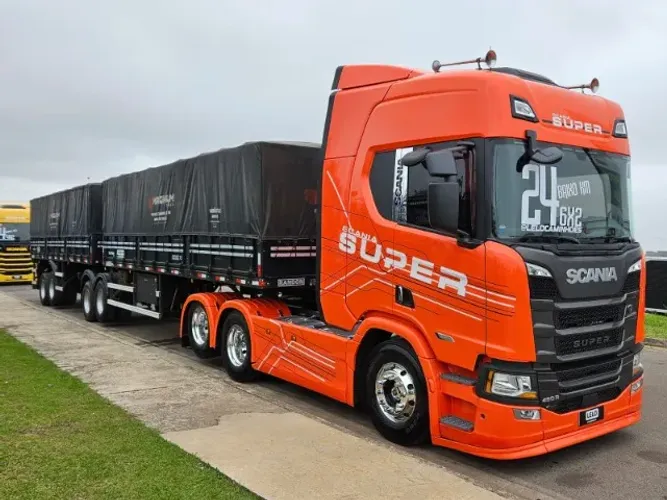 Scania R460 SUPER Tração 6x2 Ano 24 baixo km + Bitrem Graneleiro Randon Ano 2020 7.5mts