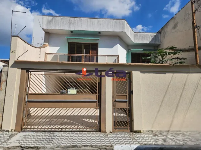 Sobrado de Luxo no Centro de Suzano-SP: 2 Quartos, 2 Suítes, 2 Salas, 3 Banheiros, 2 Vagas