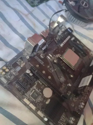 Placa gigabyte ga320M-H ,proc A9500 aceita Ryzen 5° , Mem 8 Gb ddr4 , coller