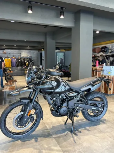 Himalayan mana Black 