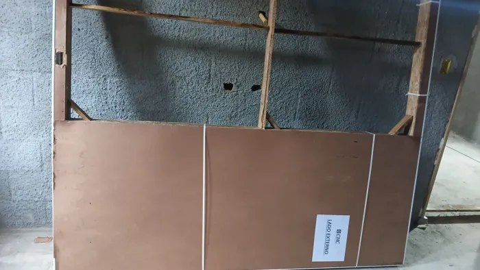 Venha de porta balcão 2,10×2 de alumínio, linha sulprema ,porta nova sem uso ainda embalad