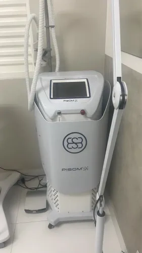 máquina PISOM da Medical San, semi-nova,