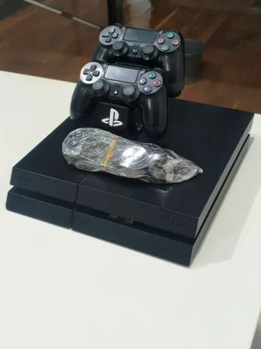 ? PS4 500GB + 2 CONTROLES / Passo Cartão/ Entrego