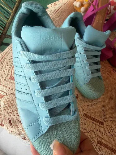 Tênis. Adidas maravilhoso usado uma vez