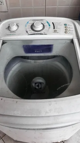 maquina eletrolux 8 kg funcionando / gabinete com ferrugem!!!!!!!!!
