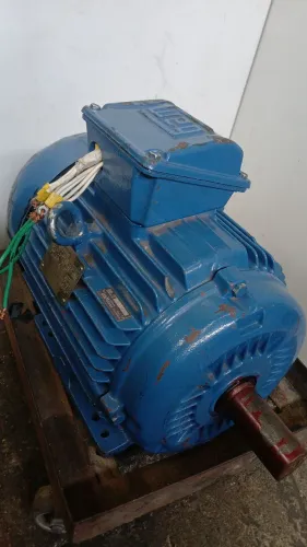 Motor elétrico weg W22 Trifásico 15 cv 4 pólos 