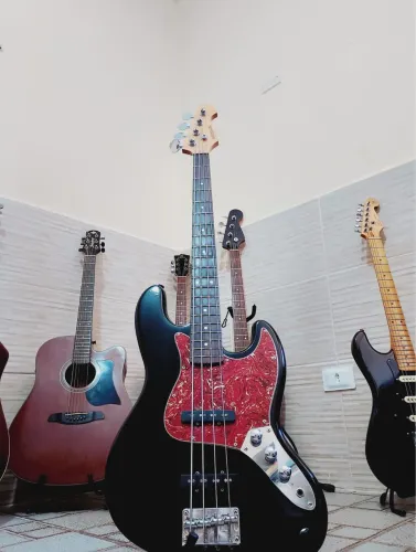 Contra-baixo Michael JazzBass seminovo