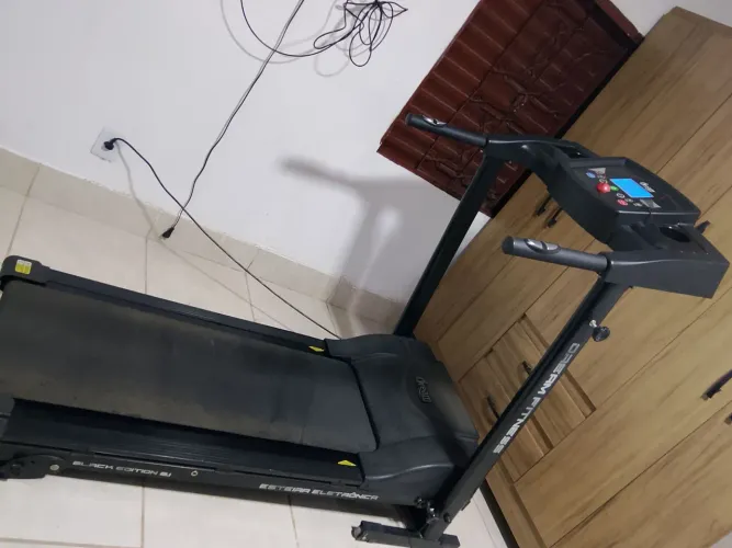 Esteira Dreams fitnes usada pouca vezes