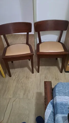 Cadeiras de madeira maciça o par