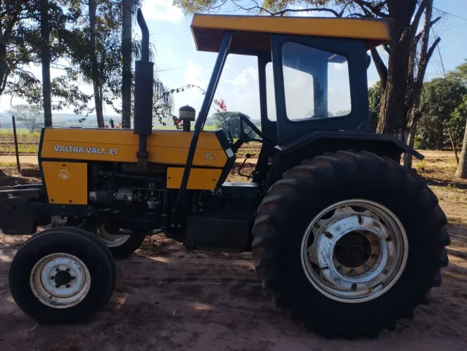 Trator Valtra/Valmet 785, ano 1998, 4×2, três câmbios 