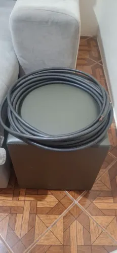 Sobras de cabos elétricos