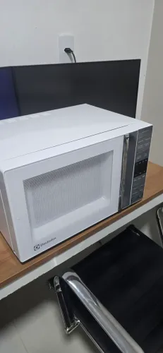 Microondas Electrolux 23 litros Me23b 220v novíssimo