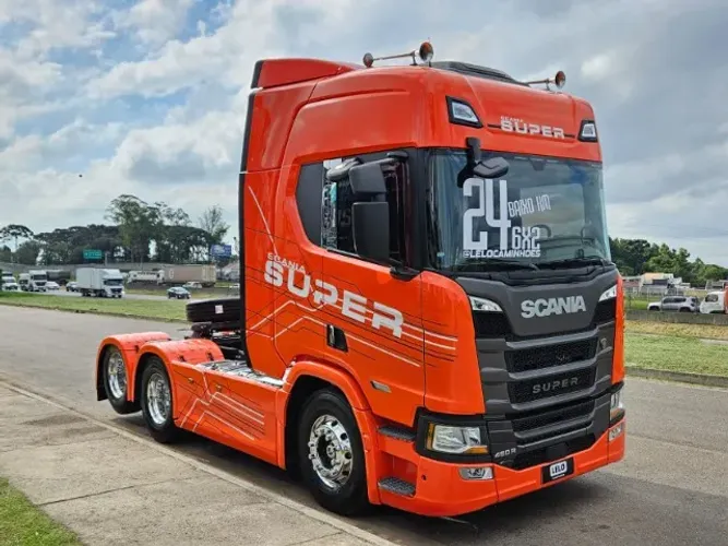 Scania R460 super ano 2024 Roda de Alumínio 199 mil KM  com geladeira Farol teto grade TOP