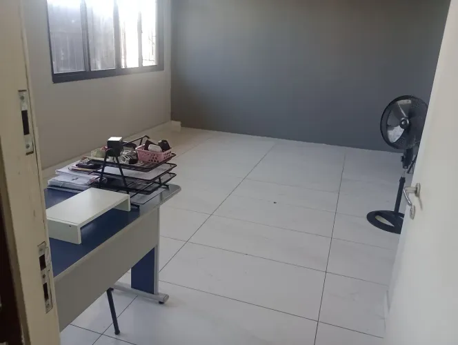 Alugo sala comercial na av principal de Laranjeiras