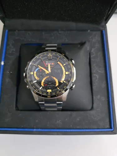 Edifice ERA-300 Red Bull edição limitada