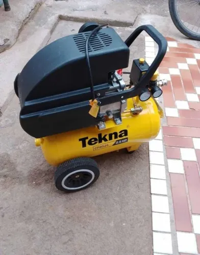 Vende-se um compressor tekna