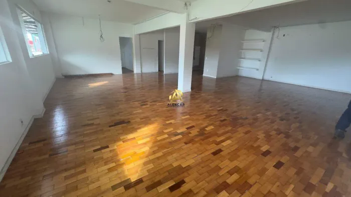 Sala comercial com 150m² no Moviment Mall, Praia da Costa Estrutura pronta para operação?