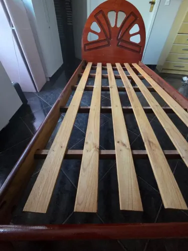 Vendo cama de solteiro