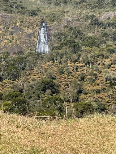 Vende se 2 hectares de frente para a Cascata 