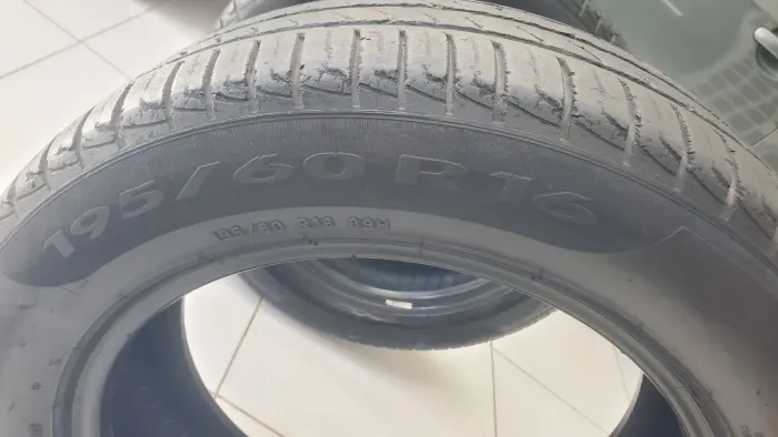 Par de Pneus Pirelli - 195/60 R 16