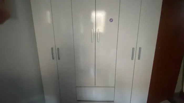 Guarda roupa pequeno