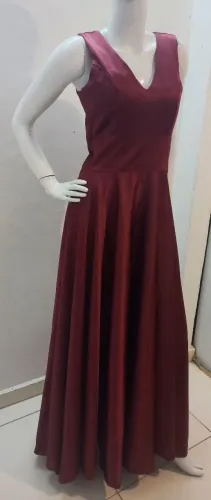 Um vestido de festa vinho usado 1 vez tamanho M