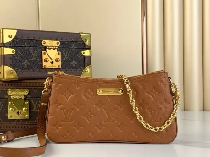 Bolsa pochette modelo italiana da Louis Vuitton liv couro legítimo marrom