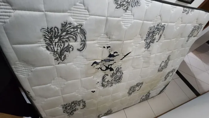 COLCHÃO USADO NÃO ENTREGO
