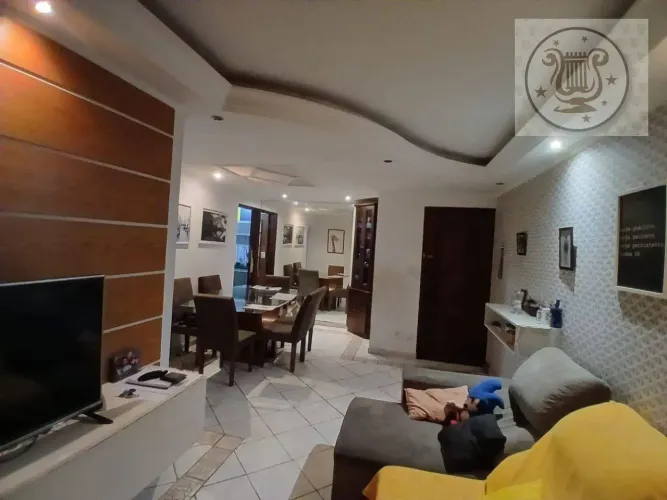 Apartamento de 80 m² área privativa, possui 3 dormitórios, com móveis planejados.