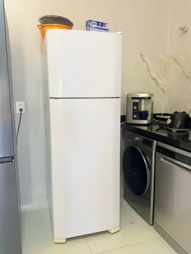 Vendo Geladeira Electrolux 