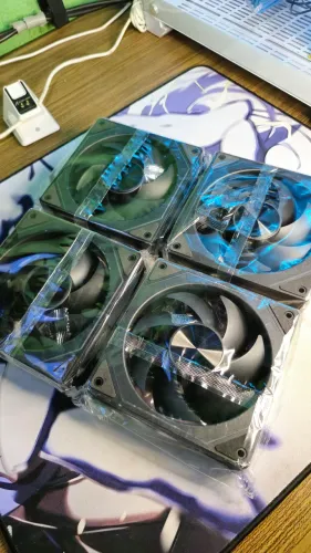 Kit 4 Fans/Ventoinha PRISM 4 RS ARGB 120mm Foward