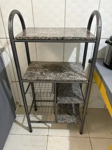 Prateleira multifuncional
