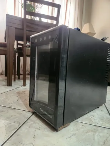 Adega Climatizada Continental Preta 8 Garrafas Display Digital