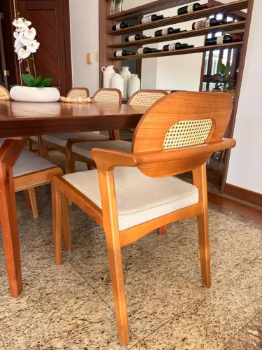 Mesa de jantar com 8 cadeiras