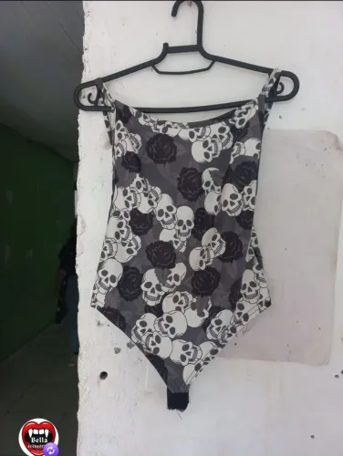 Bodys tam p de caveiras