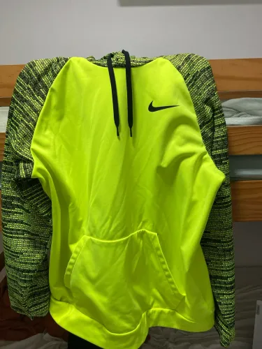 Casaco Nike original, na cor verde neon com preto e estampa