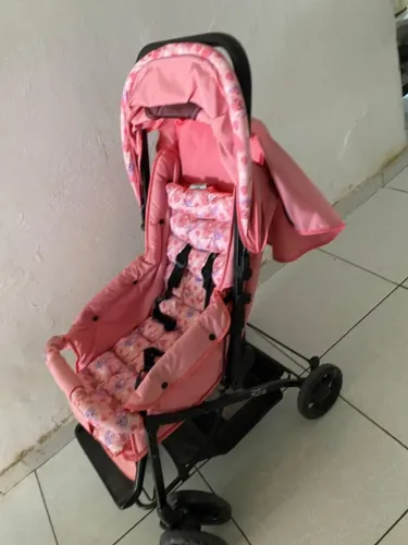 Carrinho de bebê feminino