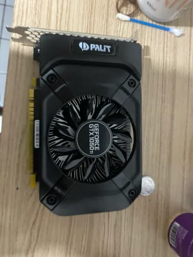 Palit GeForce GTX 1050 Ti StormX é uma placa de vídeo de entrada de 4 GB GDDR5.